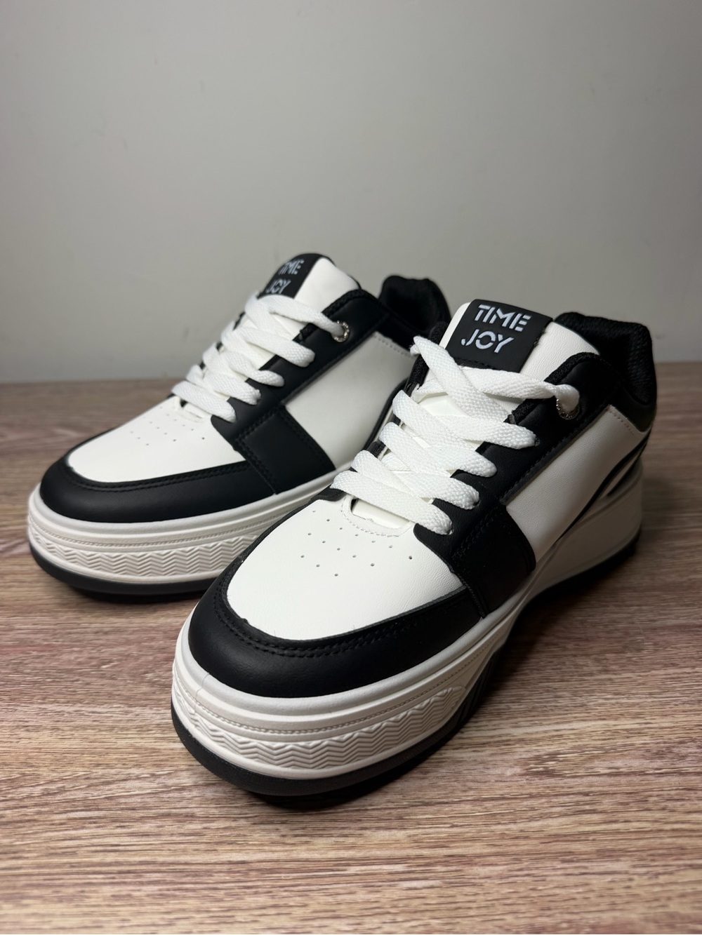 Time Joy Women's Black & White Platform
Sneakers - Size 6